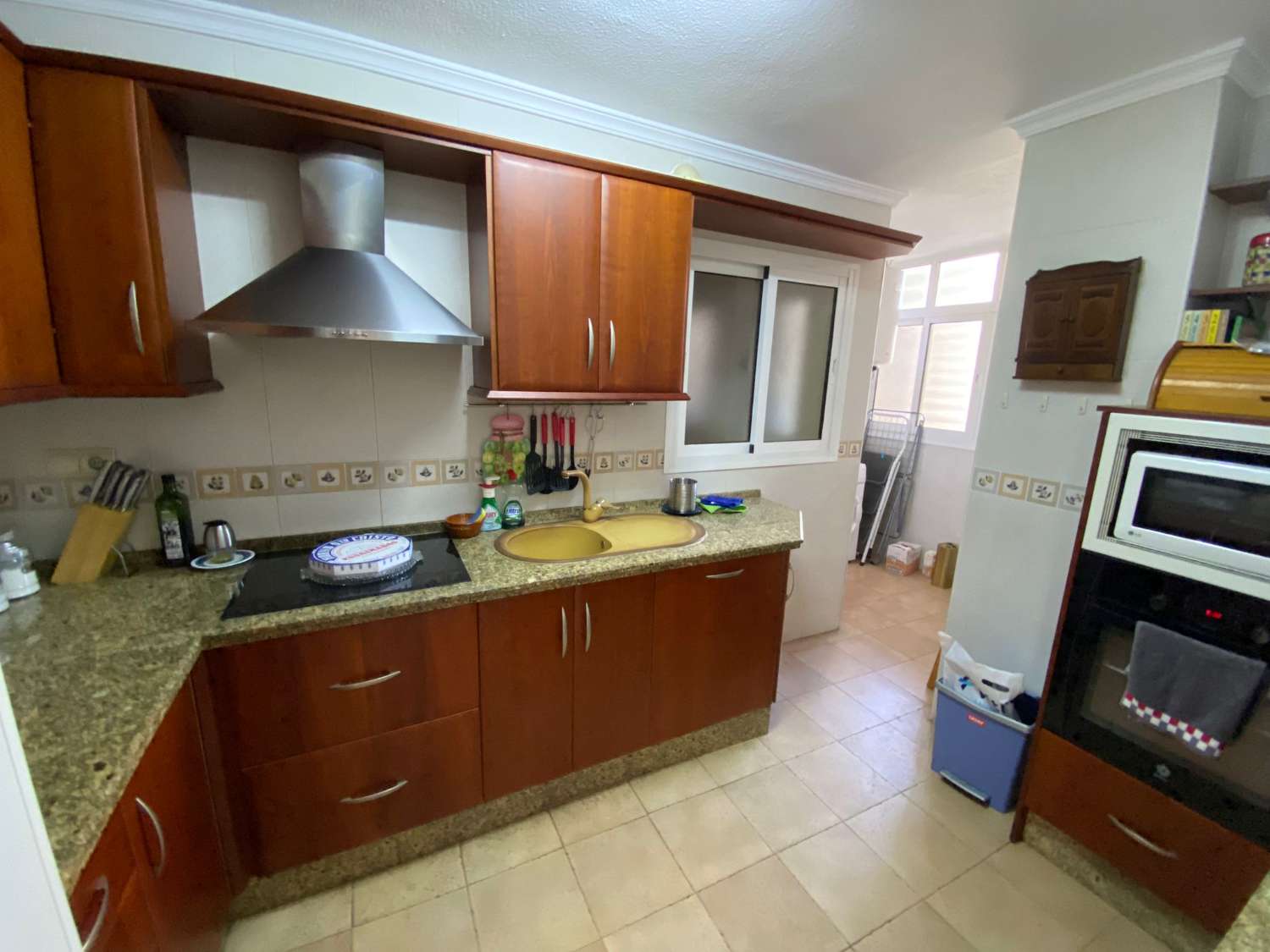 Spacious apartment with 4 bedrooms and 2 bathrooms, garage and storage room.