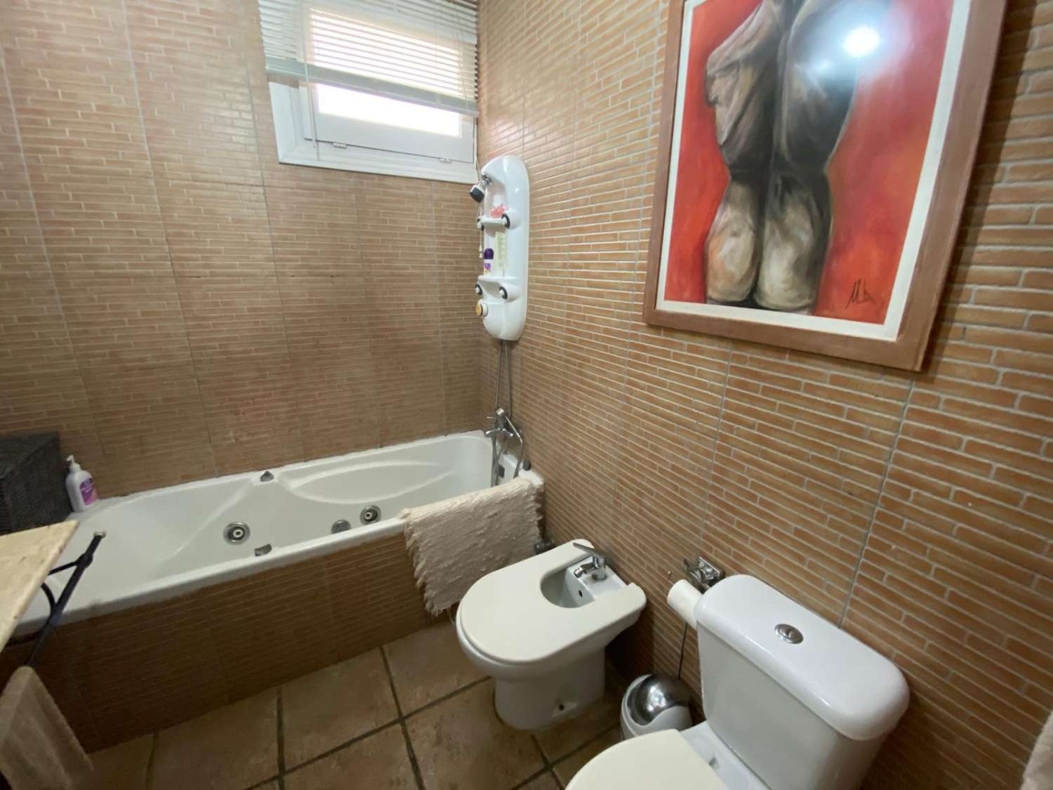 2 dormitorios y 1 baño en planta baja con jardin
