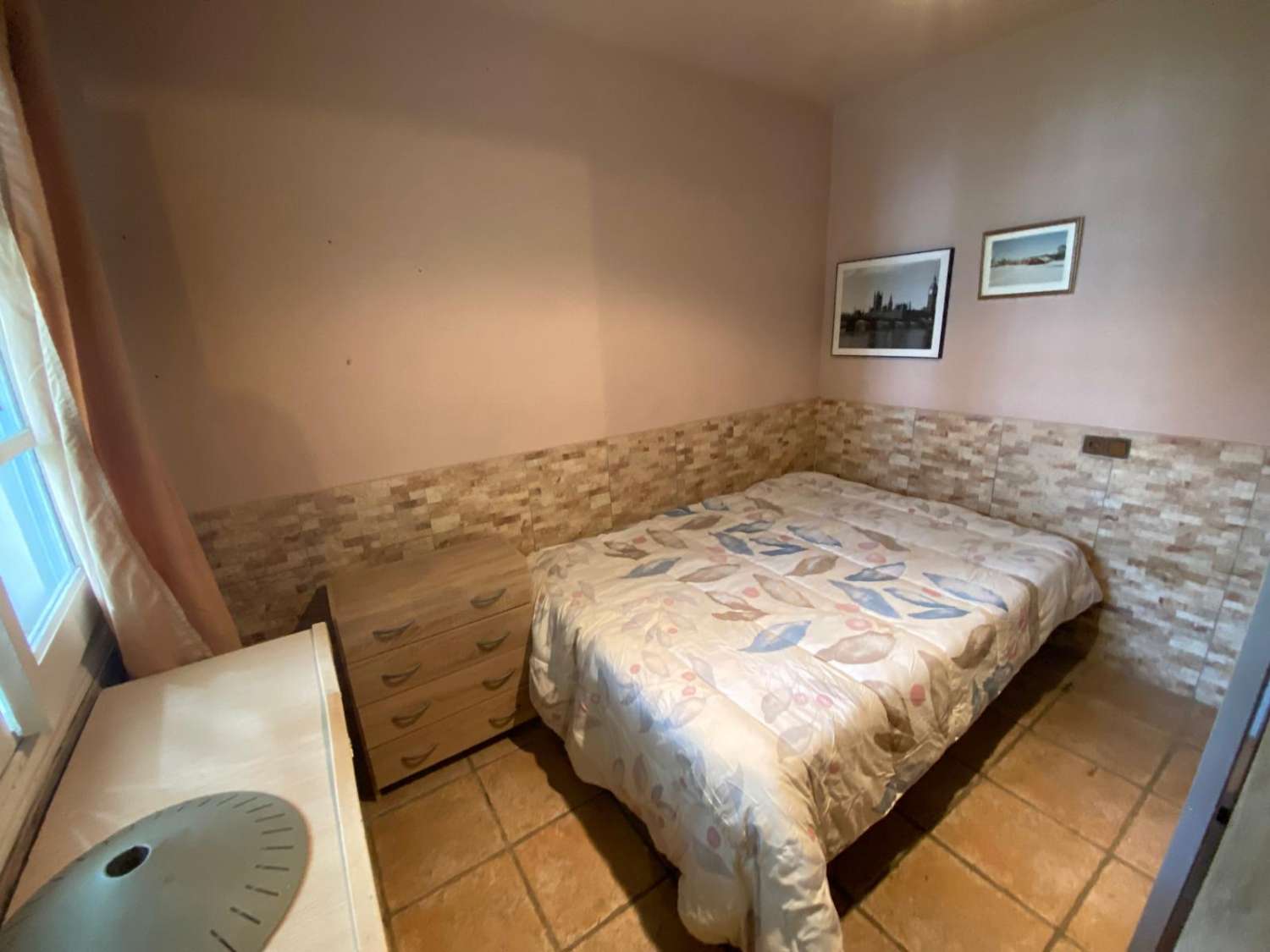 2 dormitorios y 1 baño en planta baja con jardin