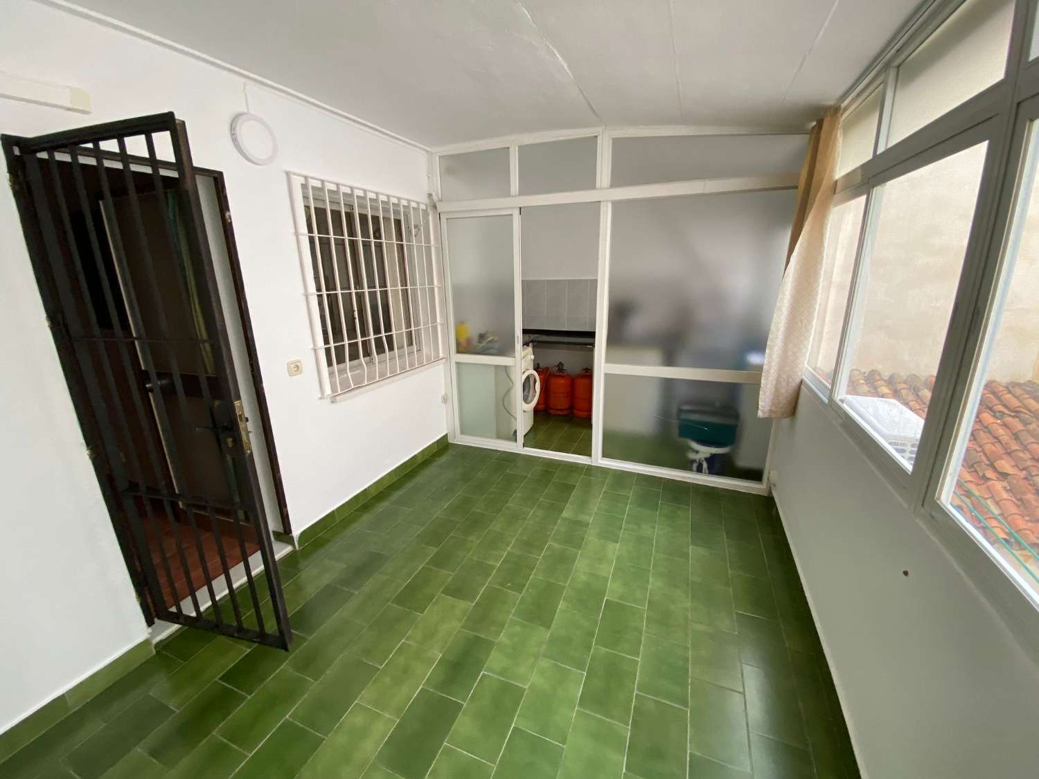 Piso de 2 dormitorios, 1 baño . A 50m de la playa en Los Boliches.