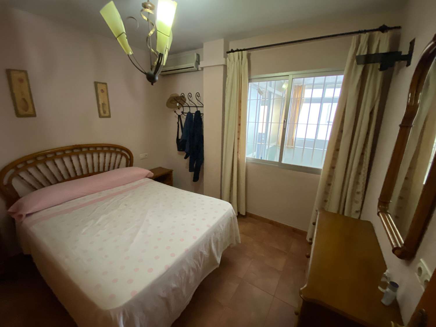 Piso de 2 dormitorios, 1 baño . A 50m de la playa en Los Boliches.