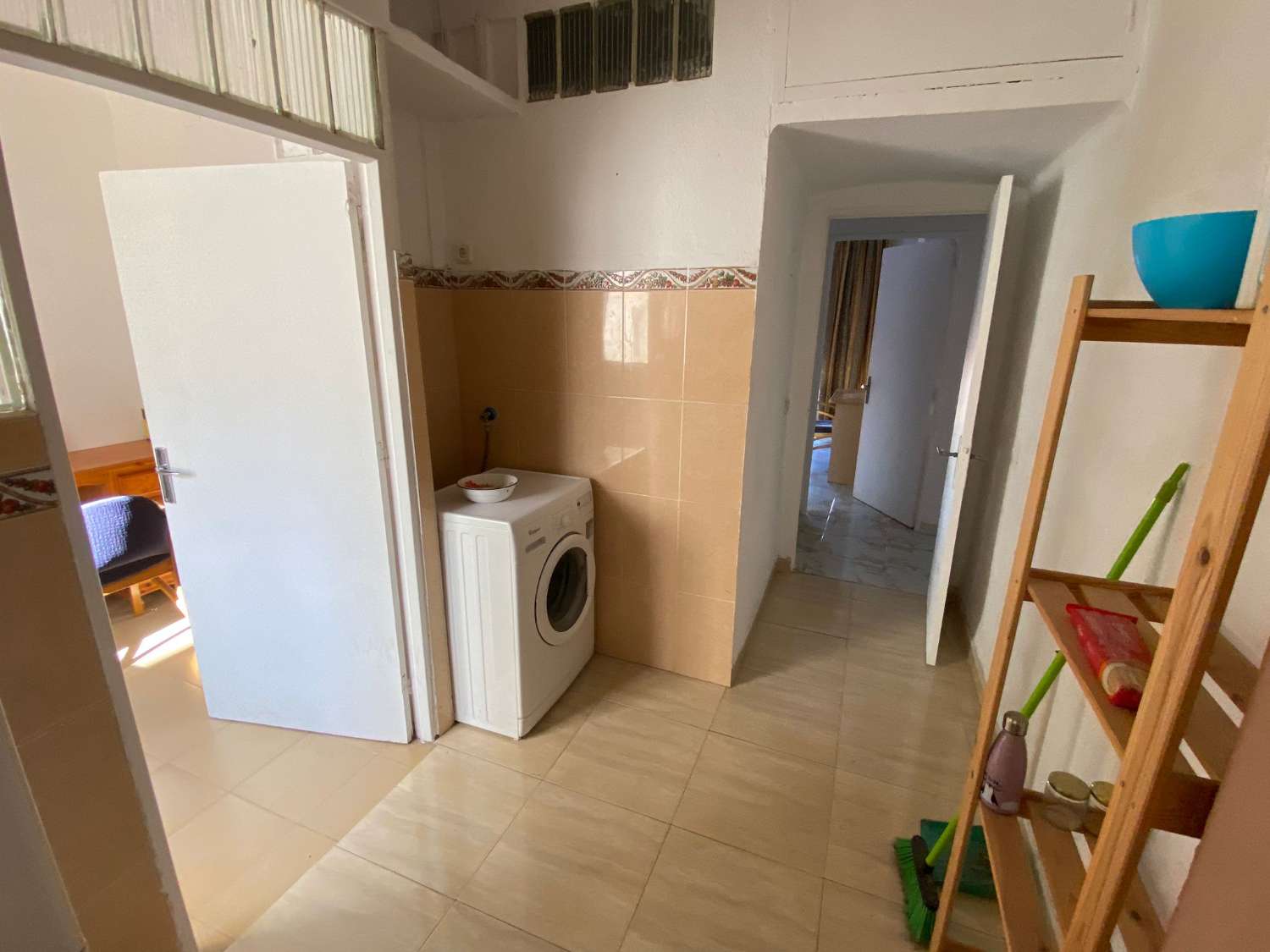 Se alquila piso de 3 dormitorios en Málaga. Larga temporada.